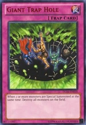 Giant Trap Hole (Red) — Duelist League Promo